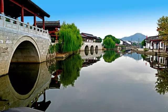 女星穿军装：热巴95分，赵丽颖不及格，是谁超过100分呢？